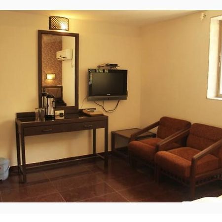 Hotel Ganesh Palace Βομβάη Εξωτερικό φωτογραφία